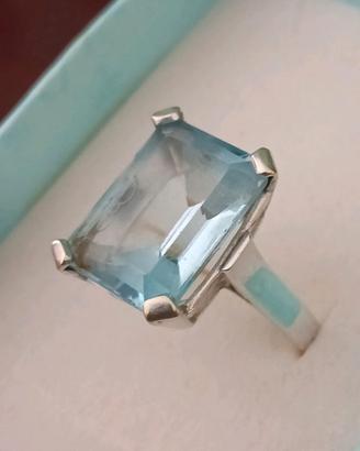 anello in oro bianco 18 kt con topazio azzurro 