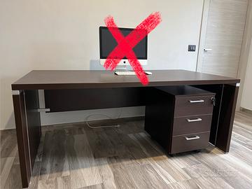 Scrivania ufficio