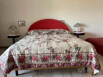 Letto Matrimoniale con Testata Imbottita e Comodin