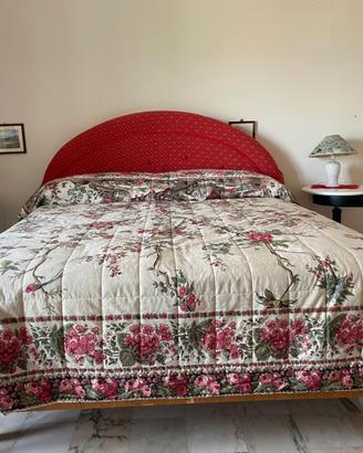 Letto Matrimoniale con Testata Imbottita e Comodin