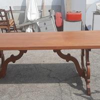 Tavolo in legno tipo "frattino" con sedie