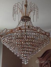 Lampadario con gocce in cristallo