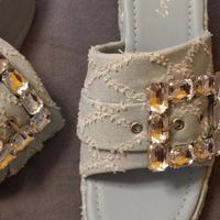 sandali con zeppa con fibbia strass