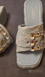 sandali con zeppa con fibbia strass