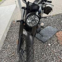 Triumph street scrambler 900