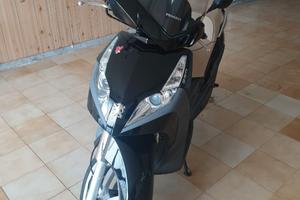 Peugeot Geopolis 250 i.e. "motore piaggio beverly"