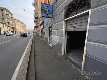 NEGOZIO A GENOVA