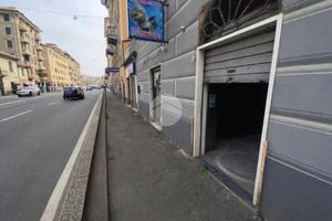 NEGOZIO A GENOVA