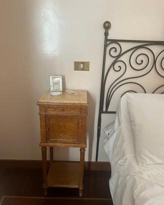 Comodini di antiquariato 800