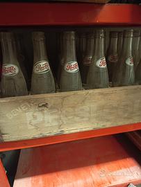 bottiglie e cassette vintage