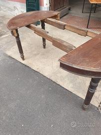 Tavolo in noce allungabile .