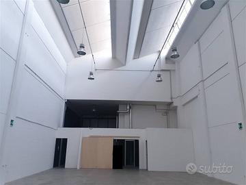 Immobile di 430 m² con 5 locali a Campi Bisenzio