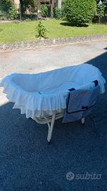 Culla in vimini bianca con ruote