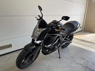 Kawasaki ER 6n del 2011