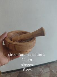 mortaio in legno di ulivo 
