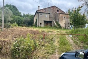 Terreno e casolare