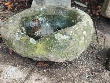 Antica fontana in pietra 