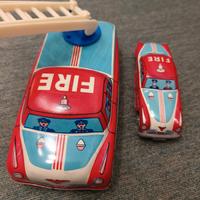 Set di due macchinine vintage in latta