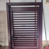 Persiana alluminio bordeaux con zanzariera