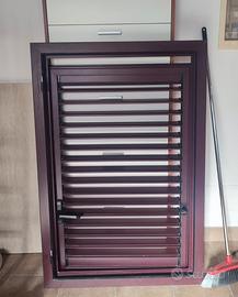 Persiana alluminio bordeaux con zanzariera