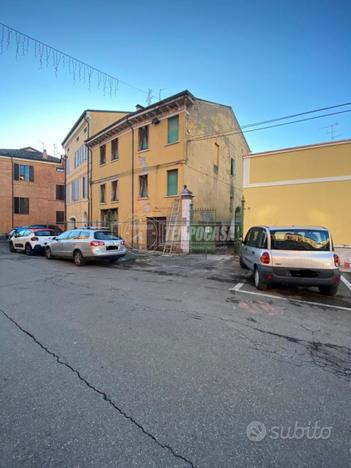 Porzione di casa nel centro del paese