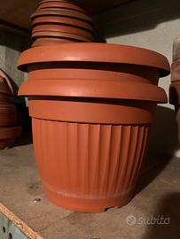 Vasi, sottovasi e carrellini