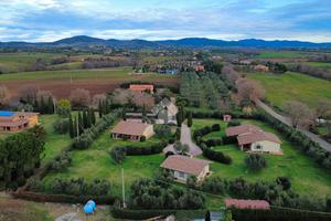 VILLA SINGOLA A MONTALTO DI CASTRO