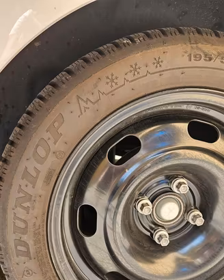 Dunlop winter sport 5 + cerchi Peugeot 208 prima s