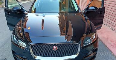 Jaguar F-pace  163cv