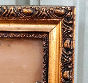 Cornice dorata per quadri datata, 34x44.