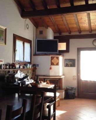 Villa di 180 m² con 5 locali e posto auto a Monsum