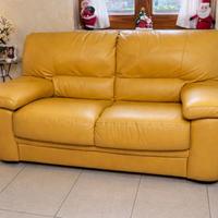 divano 2 posti color giallo/senape