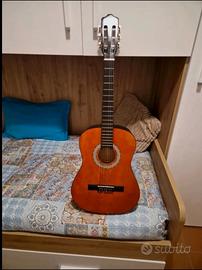  Chitarra classica arancione e nera 3/4