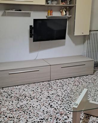 parete attrezzata e tavolo allungabile 