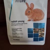 Cibo per cuccioli di coniglietti