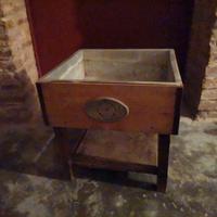 tavolino fioriera in legno