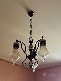 Lampadario ferro battuto ceramica e vetro