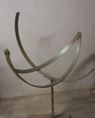 SUPPORTO metallico con 3 semicerchi incrociati