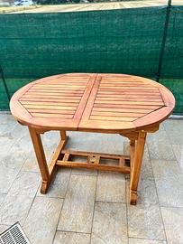 Tavolo in legno per giardino