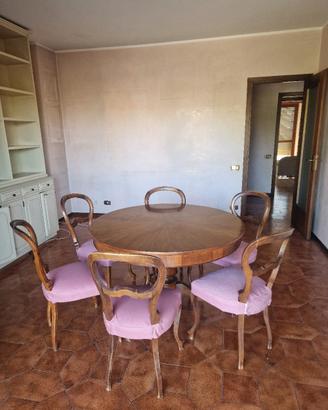 tavolo rotondo  con 6 sedie  tutto in noce