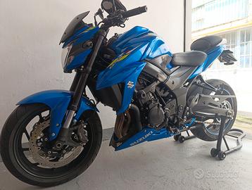 Suzuki gsxs 750
