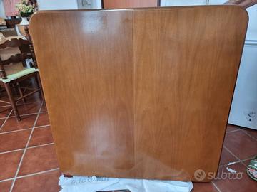 Tavolo da pranzo in legno