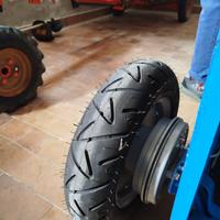 PNEUMATICI CON CERCHI VESPA/APE