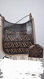 borsa a spalla con portafoglio 