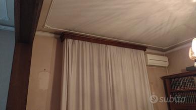 Tenda bianca sartoriale con fascia decorativa