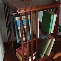 Libreria girevole vintage in legno