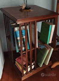 Libreria girevole vintage in legno