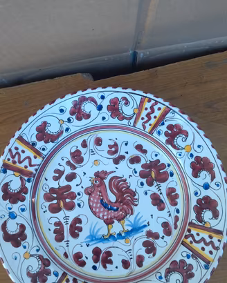 piatto decorativo in ceramica firmato Volpi Deruta