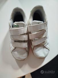 scarpe da ginnastica con strappi Adidas n.30 