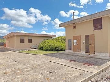 Complesso industriale con ampia area
